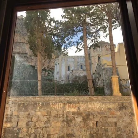 Cathedral House Appartement *